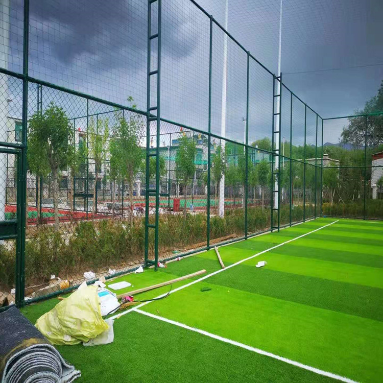 Four meter high cage style football field, spray plastic fence, sports field, hook protective net, sports field guardrail installation