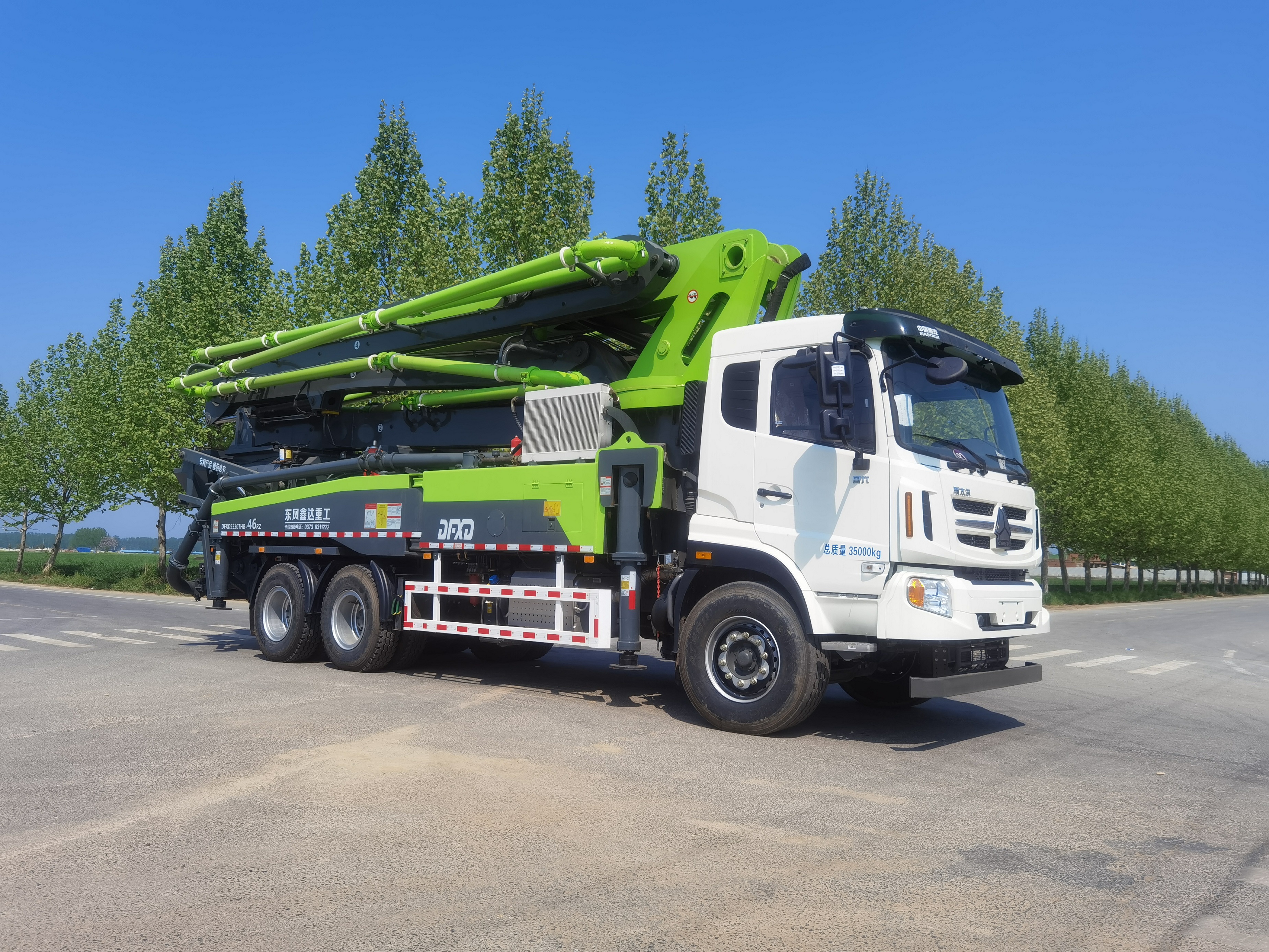 Dongfeng Xinda's self built house uses a 38 meter mixing day pump for on-site mixing, with 150000 yuan as the first payment and delivery vehicle