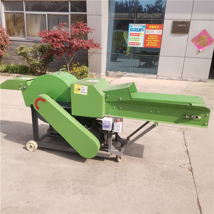 Breeding and silk kneading machine, cattle and sheep feed, grass cutting, silk kneading and crushing integrated machine can be used with a green storage and packaging machine