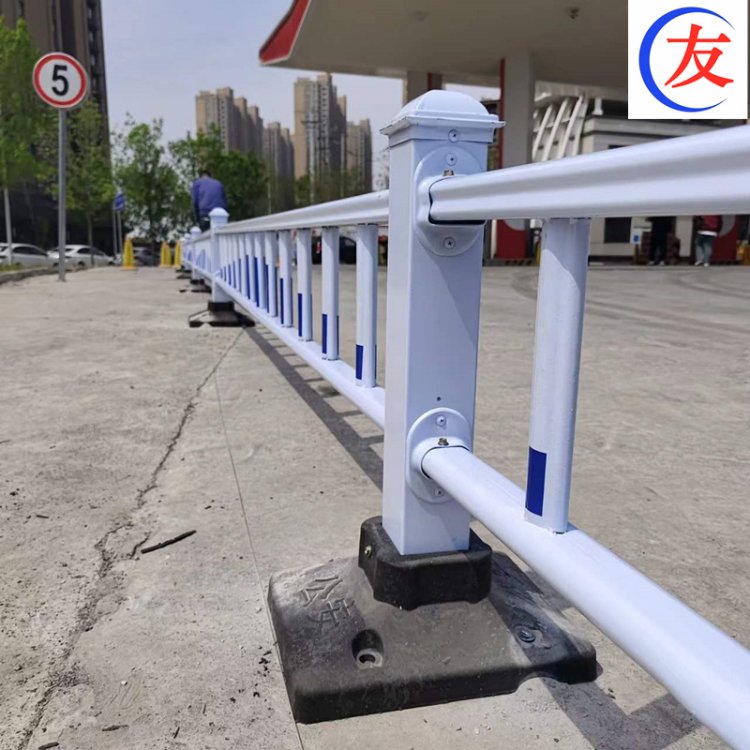 公路护栏 交通防撞栏杆 做机非隔离栏杆厂家 种类齐全