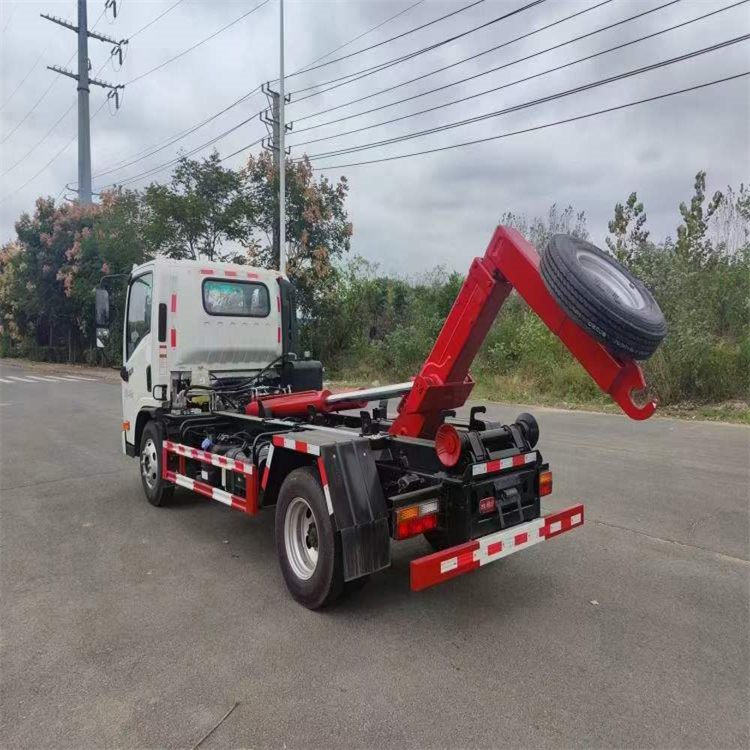 Fukuda Mini Card Heart 2600 wheelbase carriage detachable hook arm garbage truck beautifies rural and urban transportation