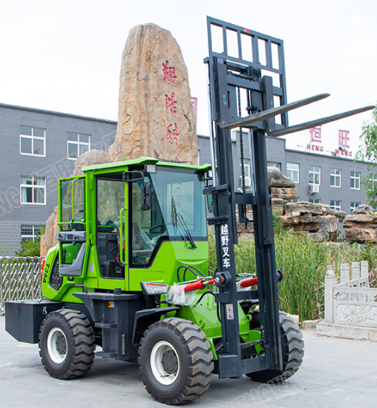 Four wheel drive off-road forklift, 3 tons, 5 tons, 6 tons, side shift forklift, hydraulic loading and unloading, fuel handling, lifting and lowering, multifunctional