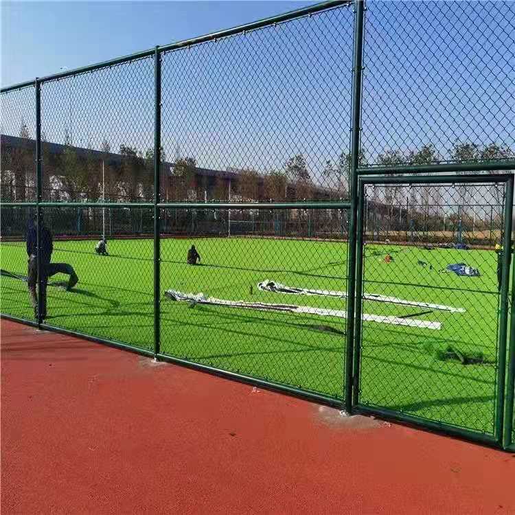 Four meter high cage style football field, spray plastic fence, sports field, hook protective net, sports field guardrail installation