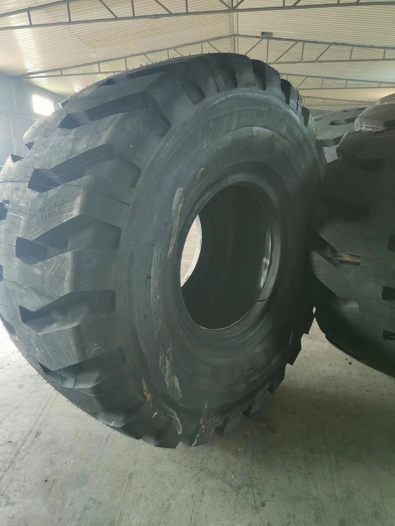 Steel wire engineering tire 650/65R25 750/65R25 29.5R25 33/65R33 2100R25 2400R25