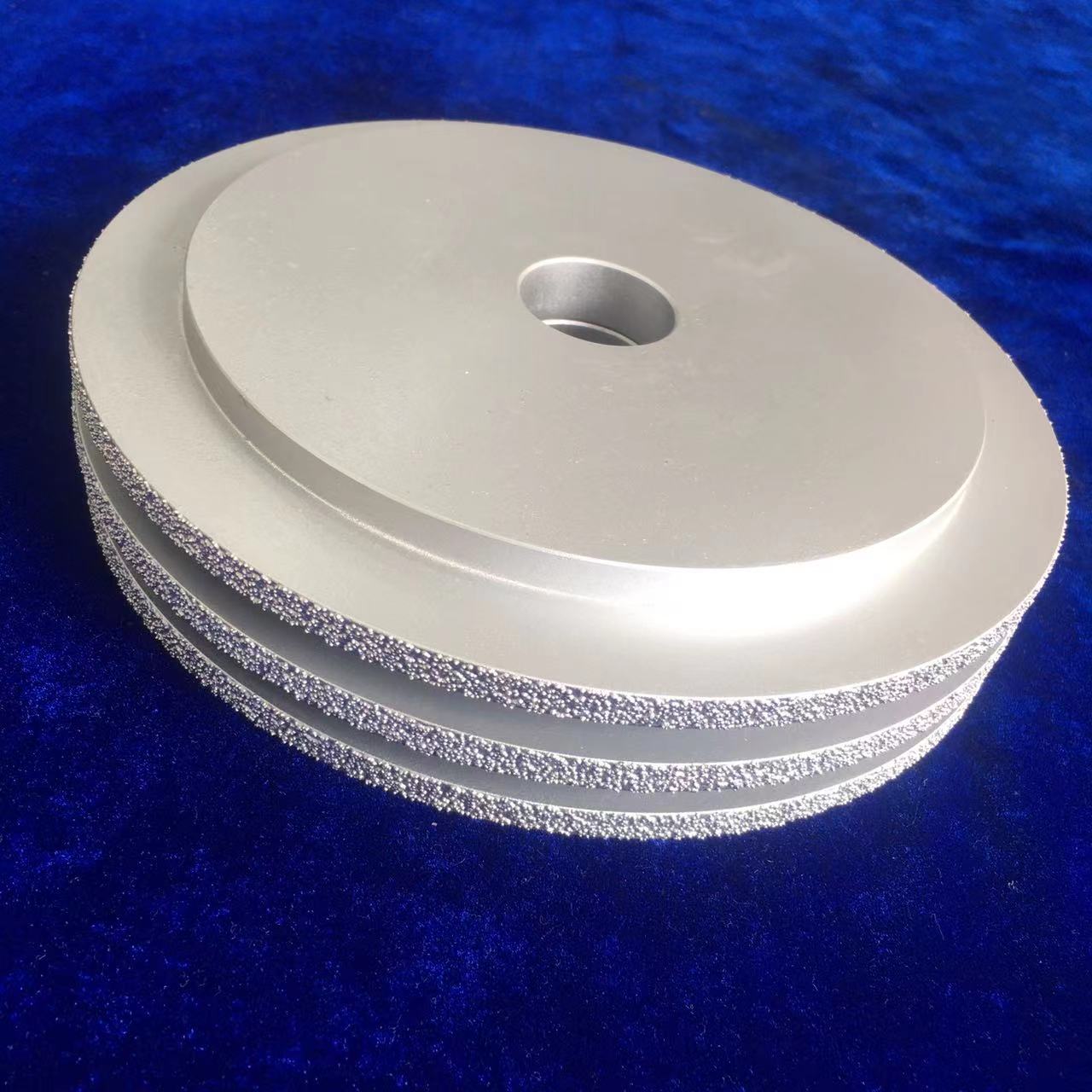 Ordered arrangement of diamond abrasives for special shaped grooves in processing cast iron plastic parts with brazed grinding wheels