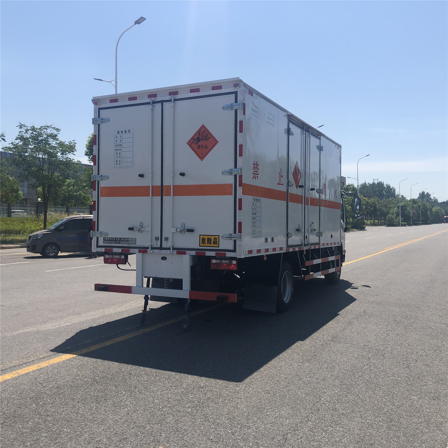 National VI Dangerous Goods Van Jiefang J6F Yellow Label Truck 5m ² Hazardous Chemical Vehicle Explosion proof Vehicle