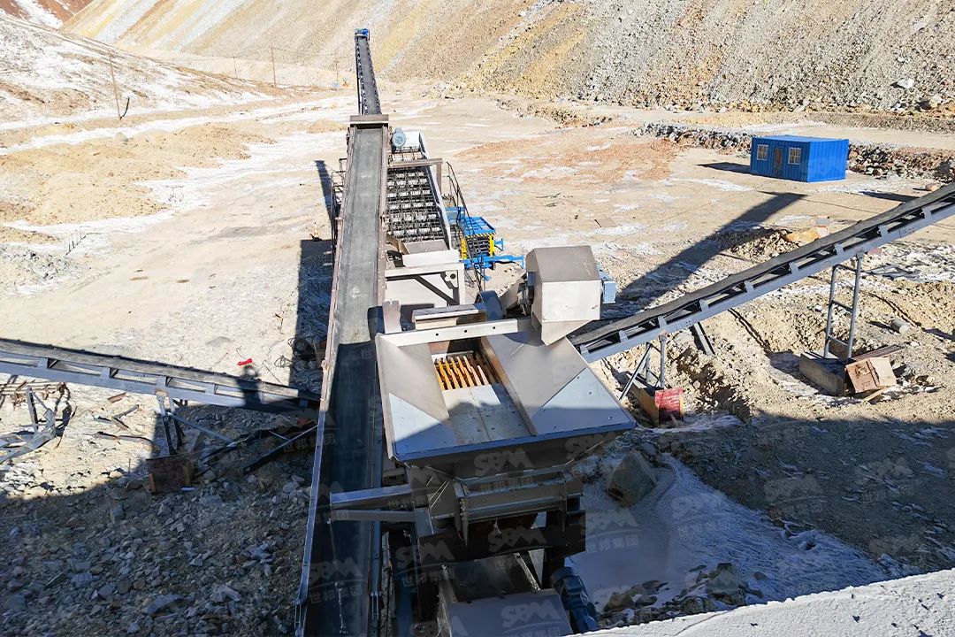 A complete set of mobile crushing stations for mining sites with a production line of 600000 tons/year copper ore, iron ore, rock crusher