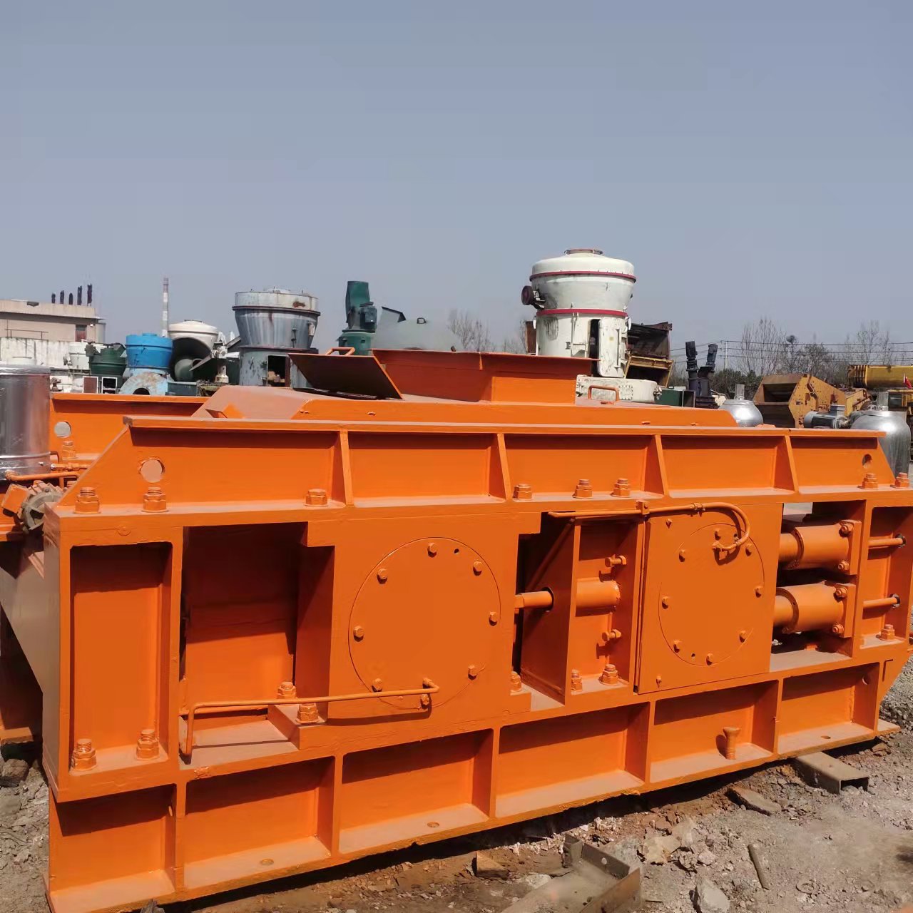 Used 700x1000 hydraulic roller crusher, Guami stone roller grinding sand machine