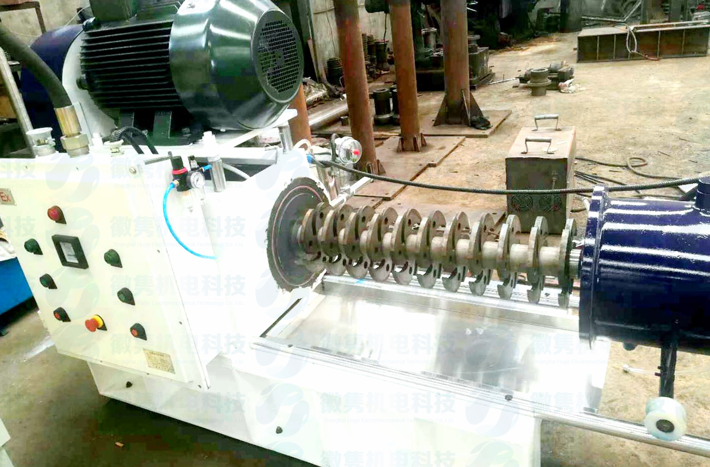 Huijun Electromechanical Customized Three Roll Grinder for Roller Sand Making Machine with Sufficient Supply and Complete Qualifications