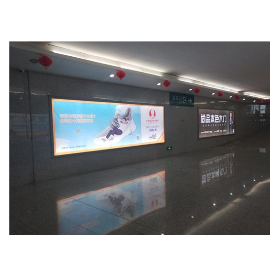 High speed railway station advertising station interior wall light box media placement outdoor promotion and promotion, please contact Chaowen Tong