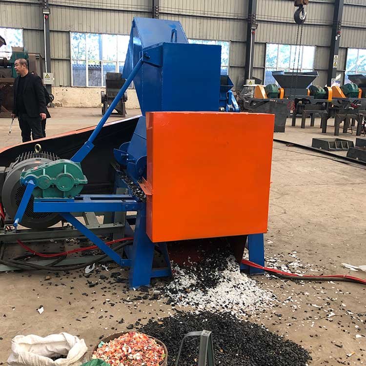 New Type of Plastic Pipe Big Blue Barrel Crushing Equipment PVC Pipe Crusher Rubber Head Block Crushing Equipment