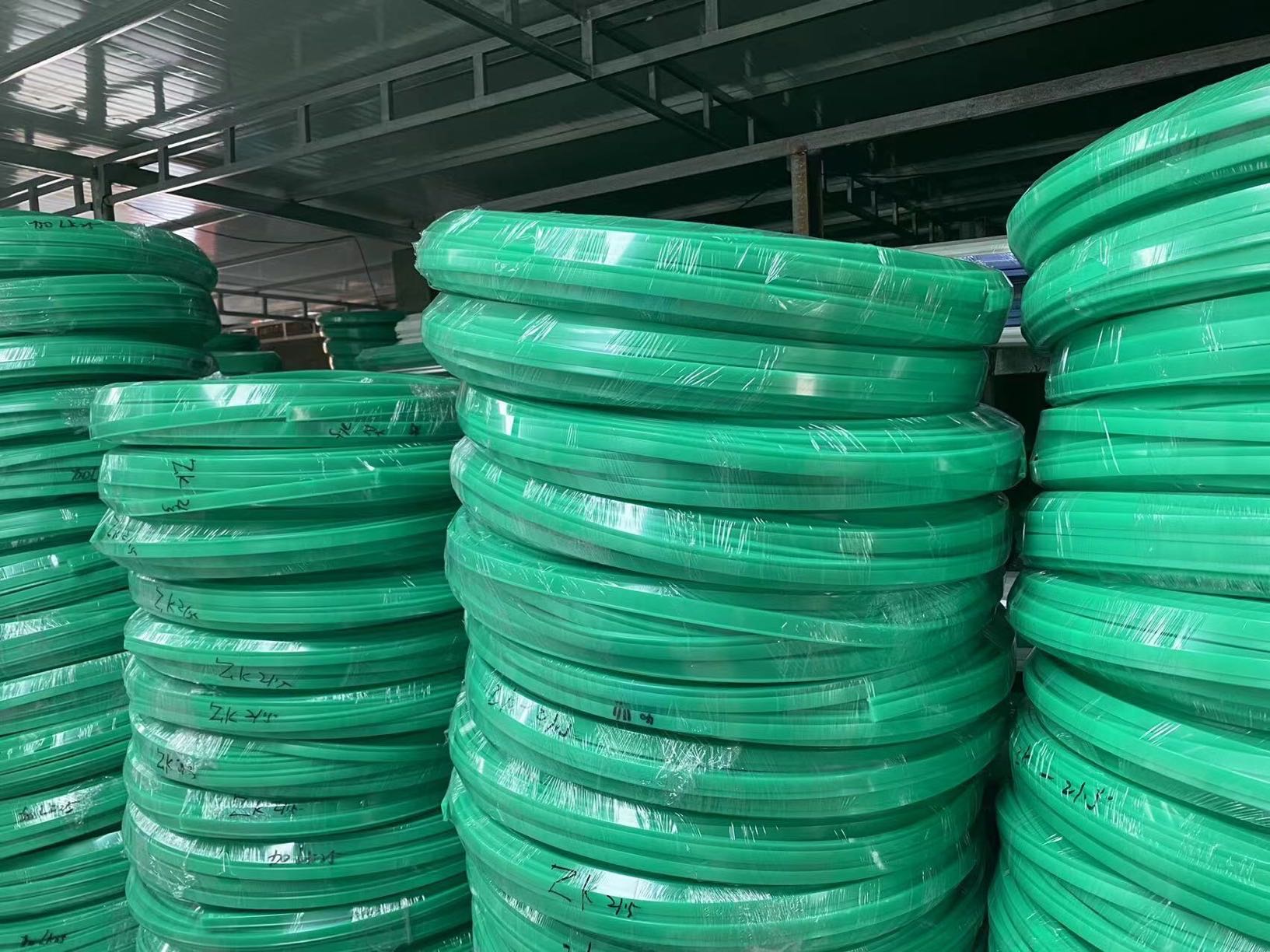 Zhongming guardrail guard board wear-resistant strip wear-resistant slide track channel guide rail lining strip plastic strip used for conveying packaging lines