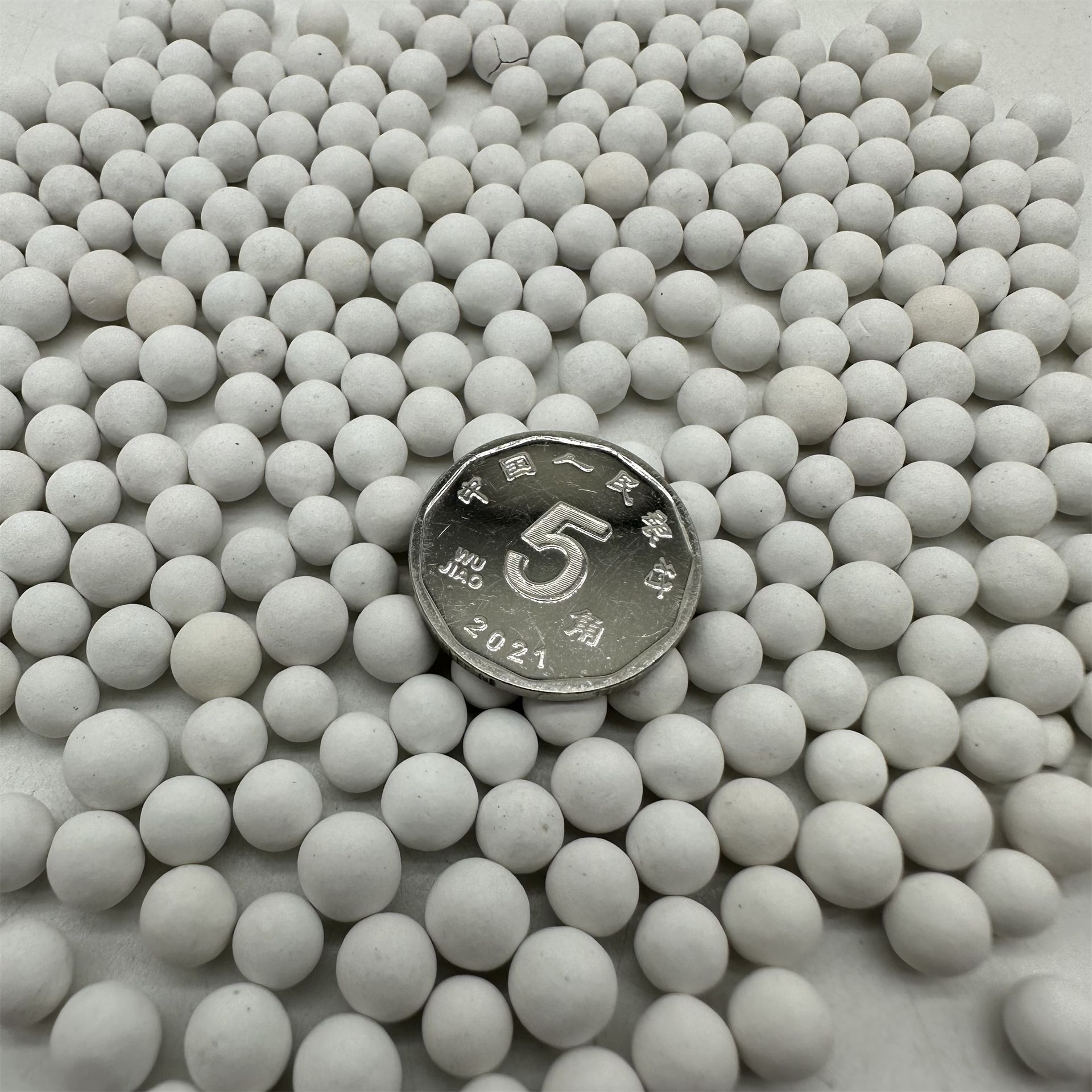 The manufacturer provides negative ion ball cushion filling for potted plant paving, air purification, and purified water shower