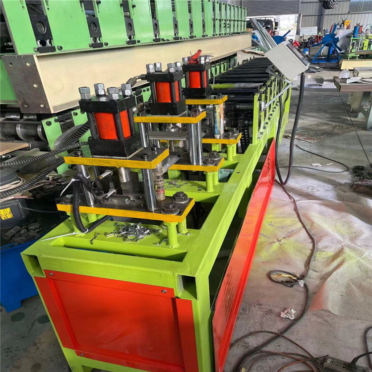 Disinfection cabinet hanging machine Kitchen cabinet frame pressing machine Frame equipment Purlin equipment Abnormal production