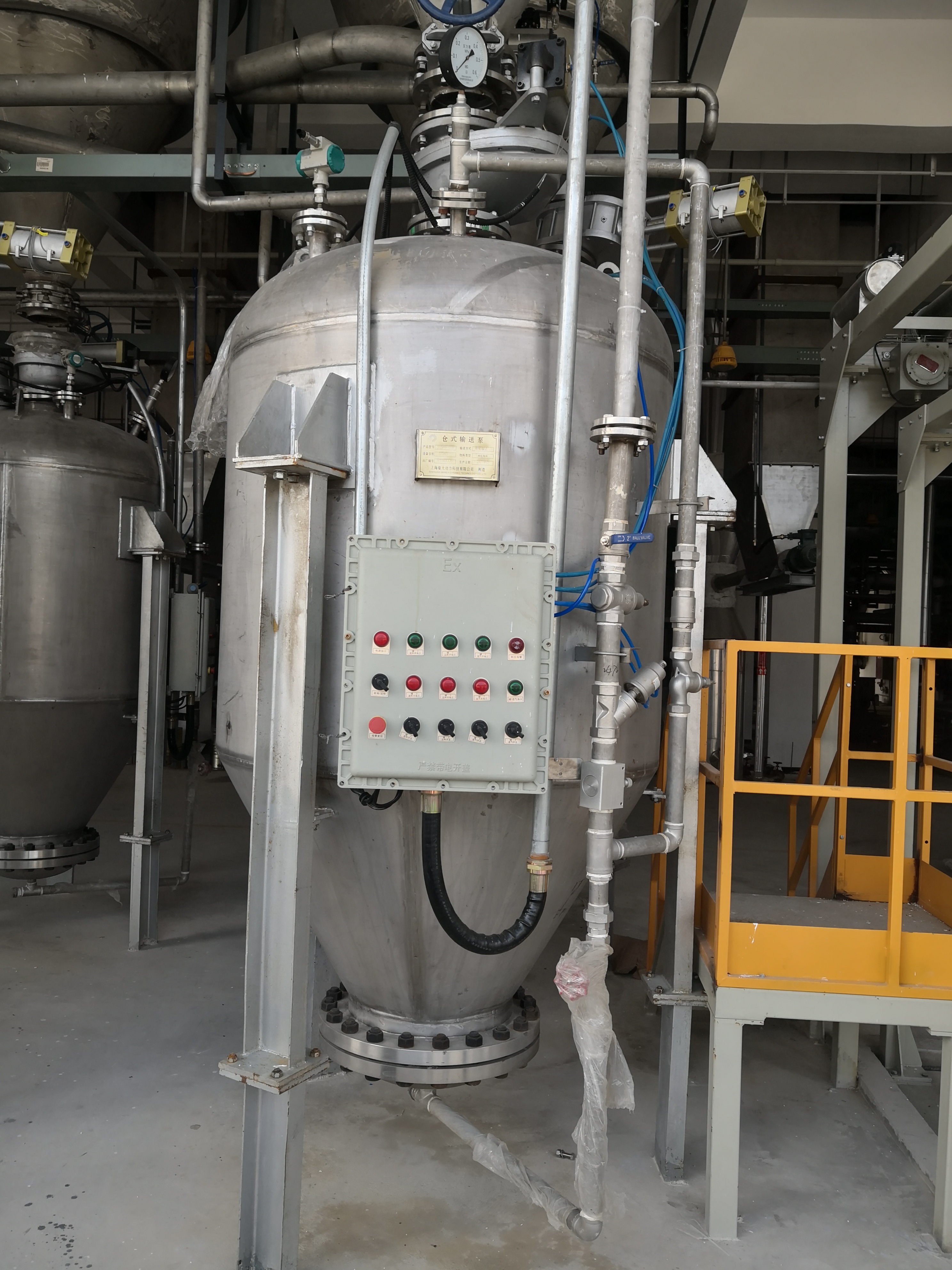 The Manda dense phase pneumatic conveying system can be used in series with single chamber pumps, and the conveying capacity is large and long-distance