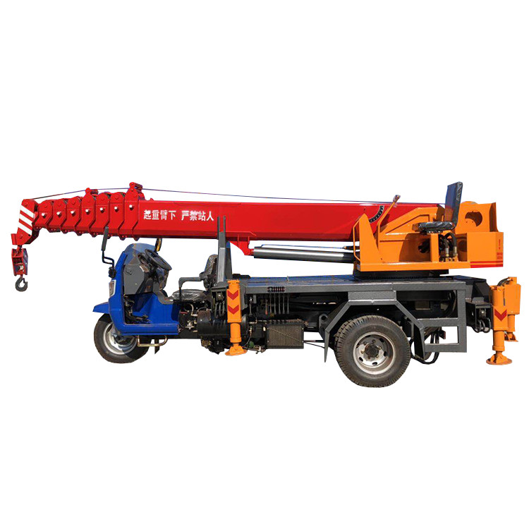 Three wheel truck mounted crane, five signs chassis, high horsepower, hydraulic operation of three wheel truck mounted crane, tonnage optional Fuyou