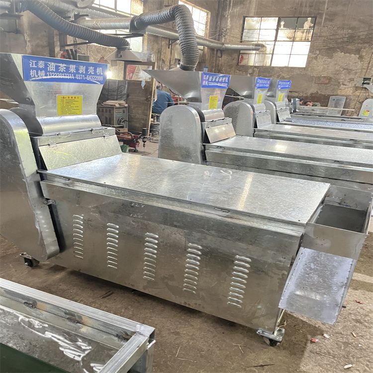 Multifunctional Camellia oleifera seed shelling machine Fully automatic chestnut peanut peeler Small green fruit shelling equipment