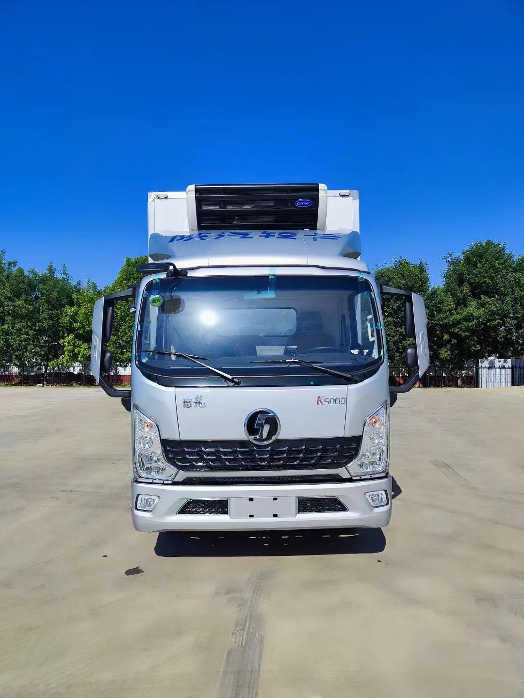 Shaanxi Auto Delong light truck 4m 2 Refrigerator truck k5000 Weichai 3.0 displacement 160hp