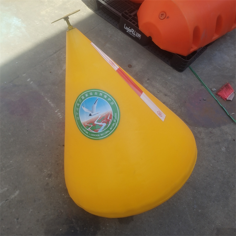 Value for money, artificial lake, yacht navigation buoy, pilot and navigation aid buoy, Bertay polyethylene flashing cursor