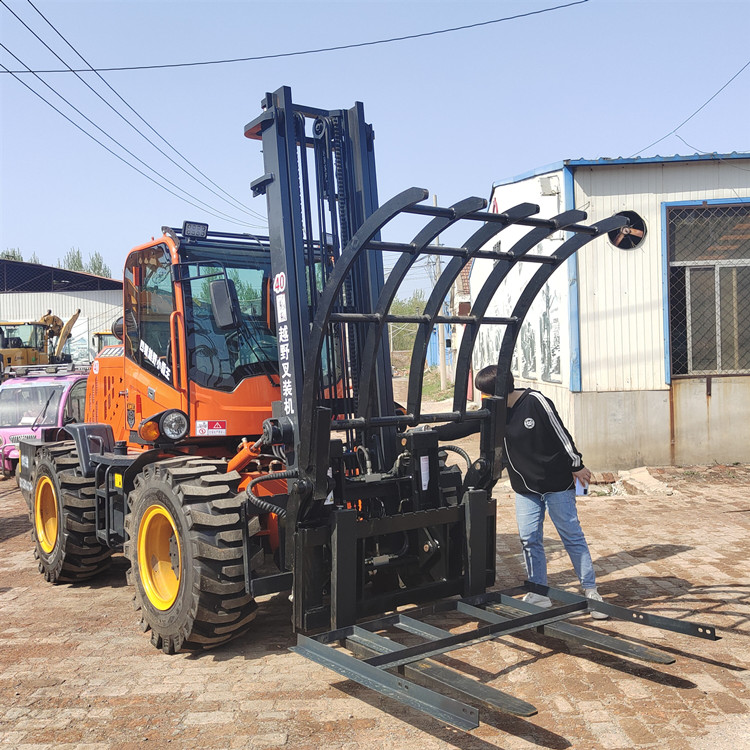 Mountain four-wheel drive off-road forklift with high chassis performance and stable gantry height can be customized