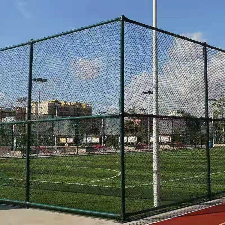 Four meter high cage style football field, spray plastic fence, sports field, hook protective net, sports field guardrail installation