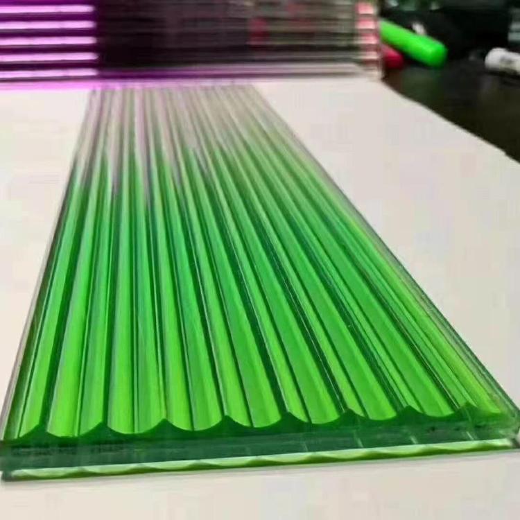 Wholesale customized 5mm 10mm ultra white rainbow/corrugated glass/striped decorative glass 2100 * 3300 original pieces