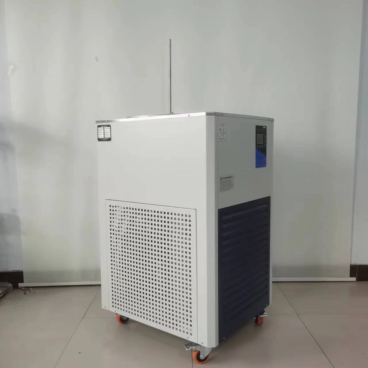 Low temperature coolant circulating pump, medium-sized magnetic low-temperature constant temperature reaction bath, intelligent constant temperature water in laboratory