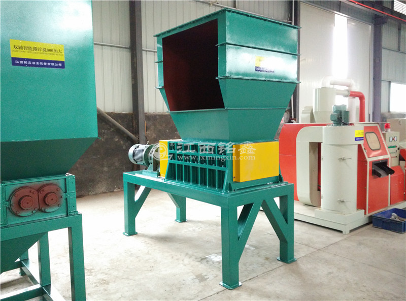 Mingxin Intelligent Four Axis Waste Recycling and Tearing Machine MX-900 Rubber and Plastic Strong Tearing Efficiency, High Durability