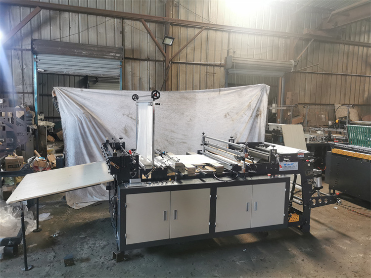 Computer heat sealing and cold cutting bag making machine with giant cow mechanical supply, dual servo drive, tension free flat bag making machine