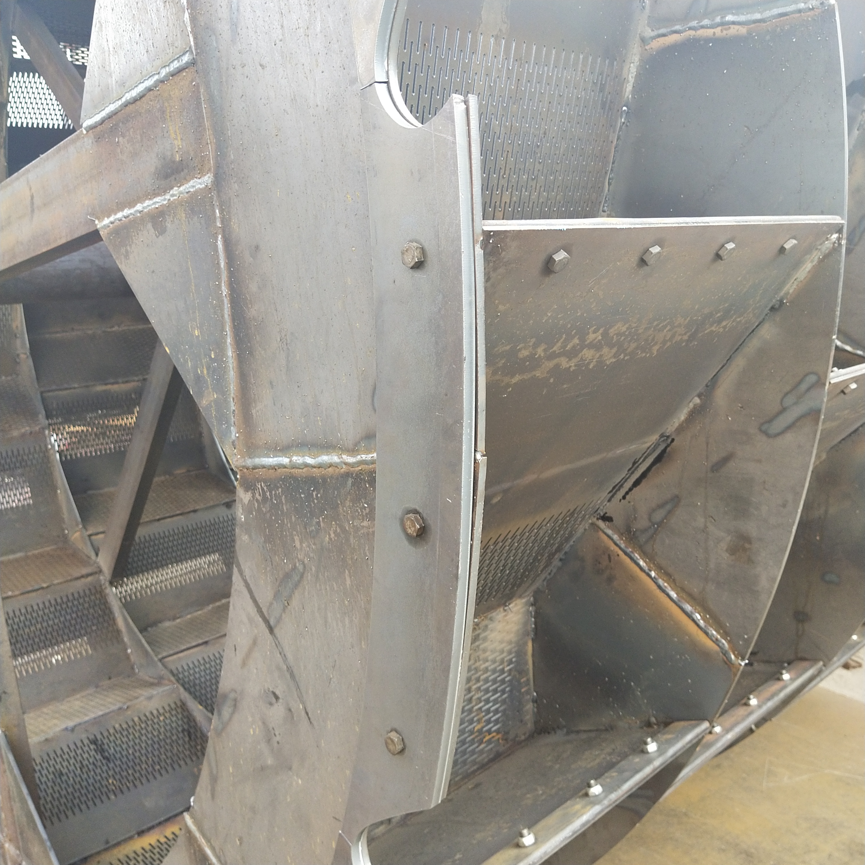 Shabawang Sand Washing and Dehydration Integrated Machine can be hoisted as a whole and equipped with a fine sand recycling system for easy installation and operation