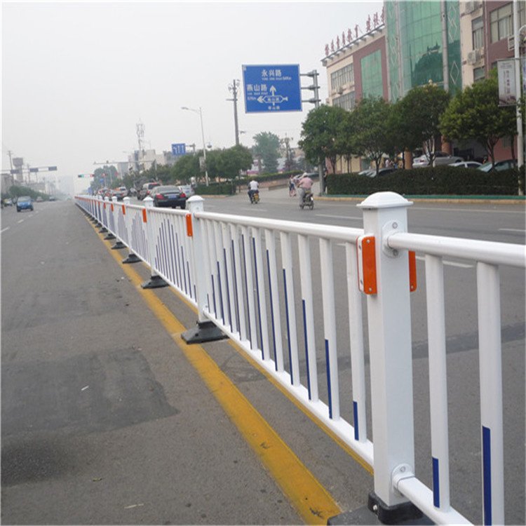 Chongze Zinc Steel Road Separation Railing Municipal Guardrail Urban Traffic Central Isolation Railing Pedestrian and Vehicle Diversion Railing