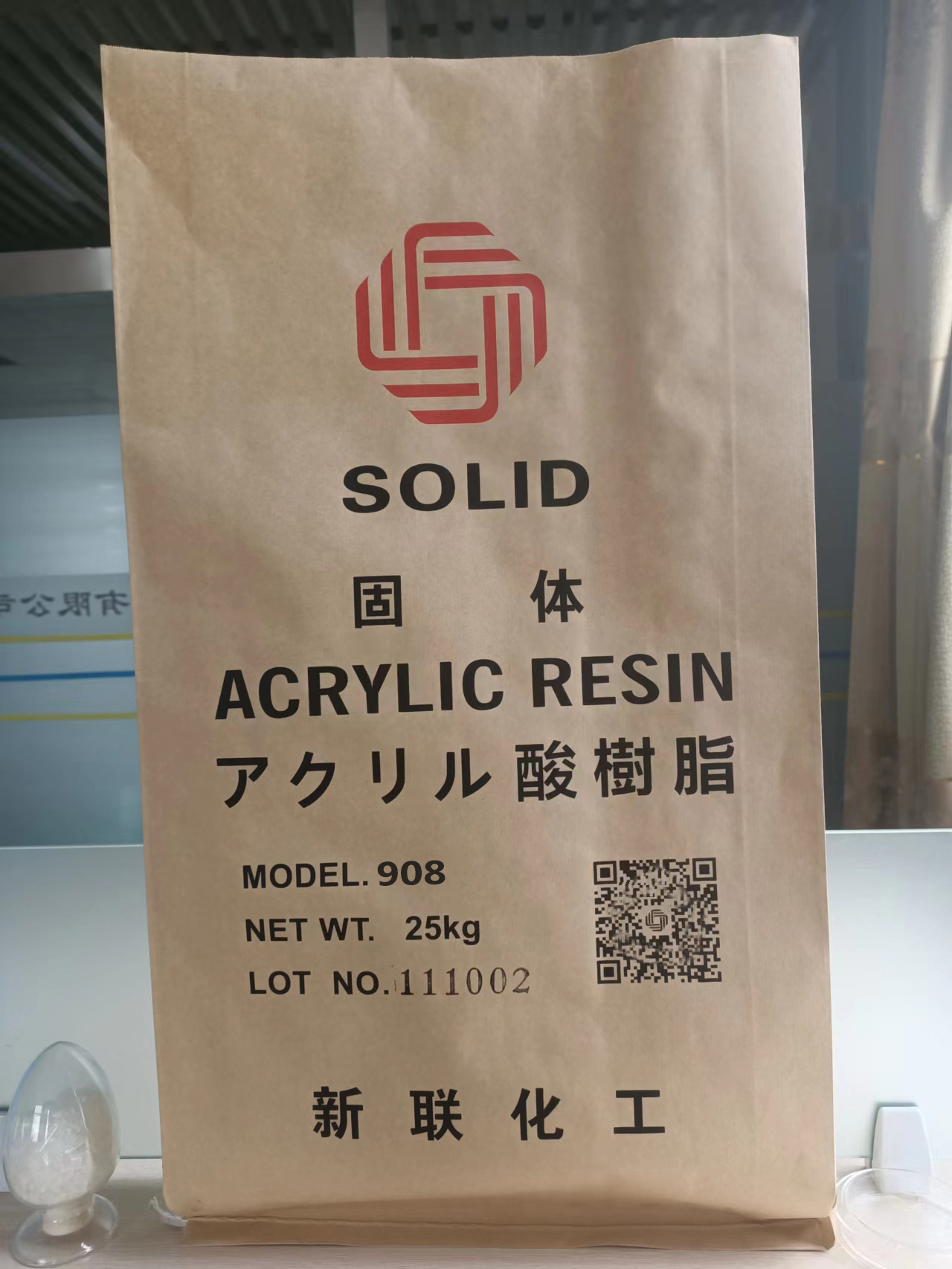 Domestic solid acrylic resin benchmarking imported 678 resin for lotion polymerization grinding color paste/varnish