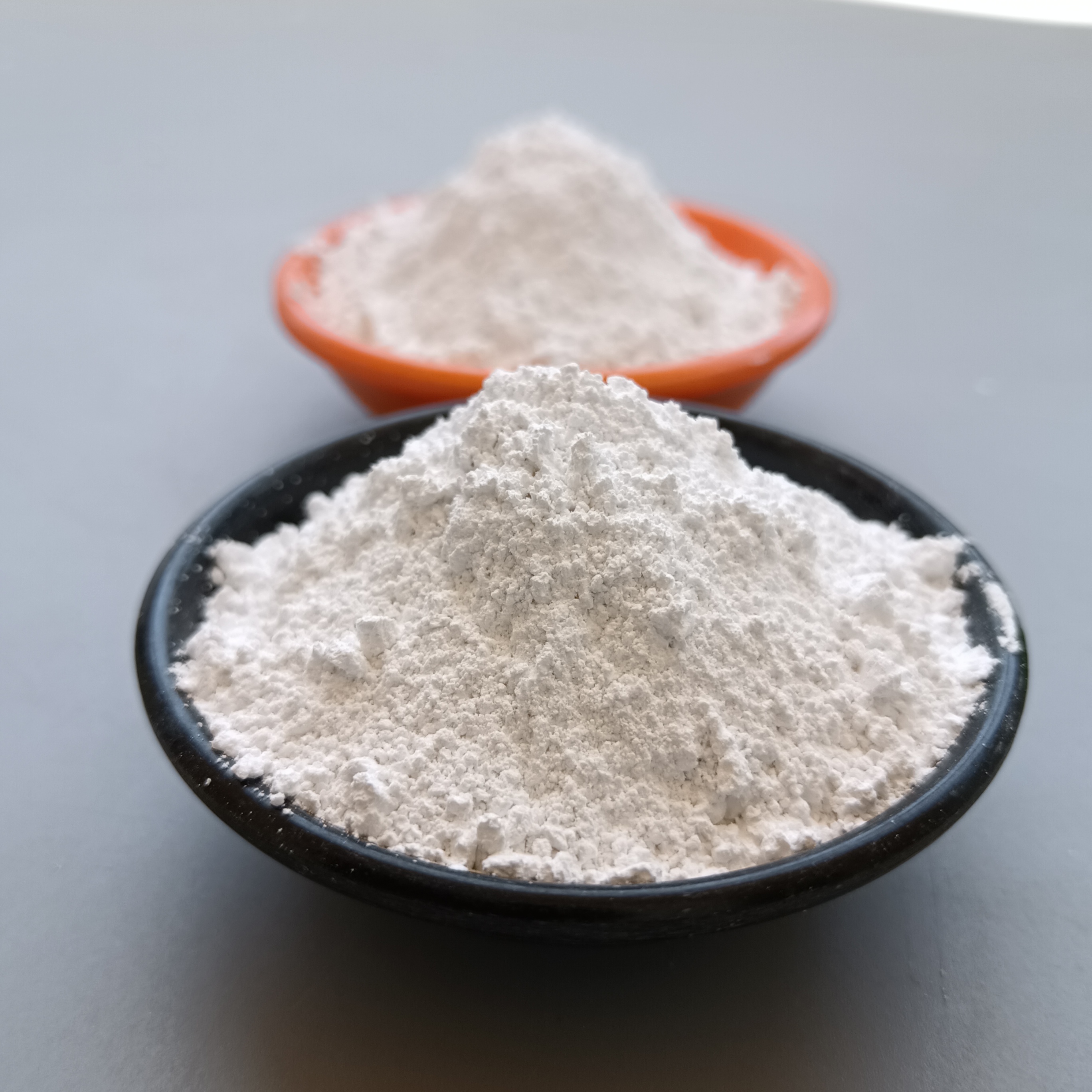 Chuanxin Mineral Calcined Kaolin has a powdery white shape and good plasticity, which can be used for ceramic coatings, etc