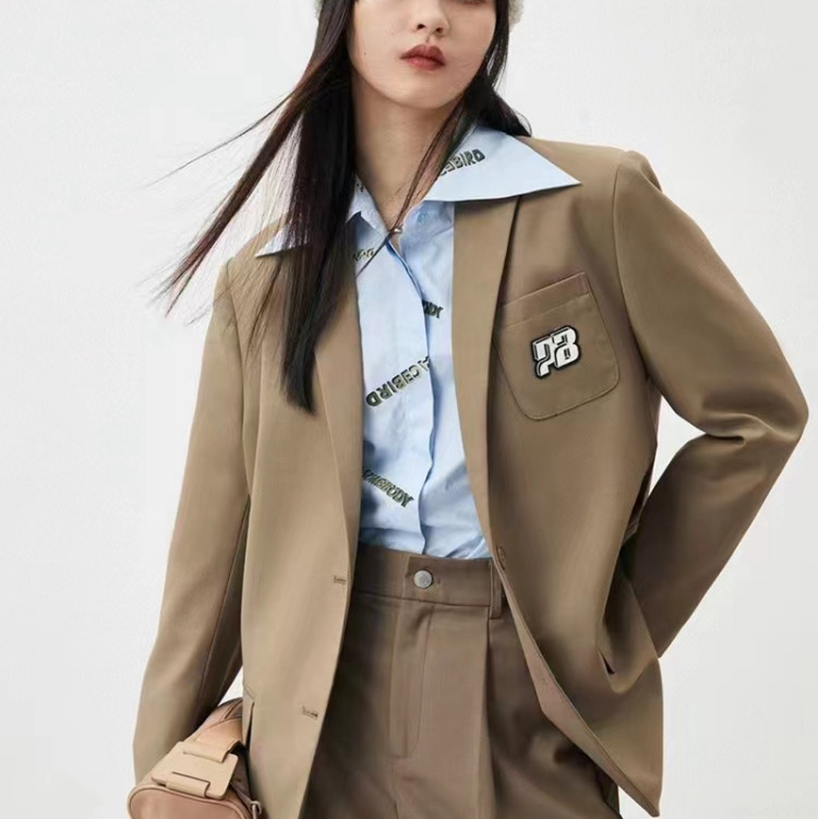 村上春 休闲文艺 折扣库存尾货 女士风衣外套一手货源 新手直播卖衣服