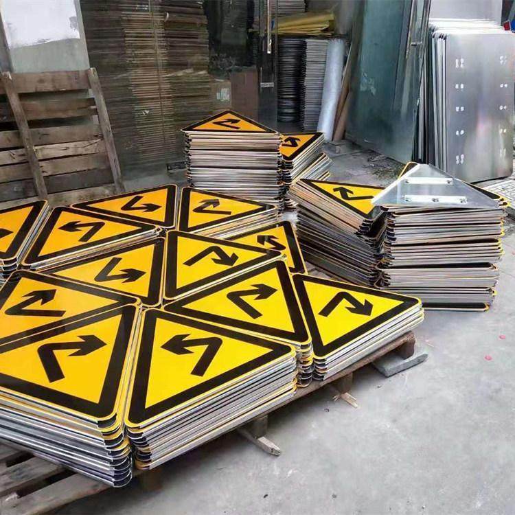 道路标志牌 城市快速路交通指示牌 安全警示牌