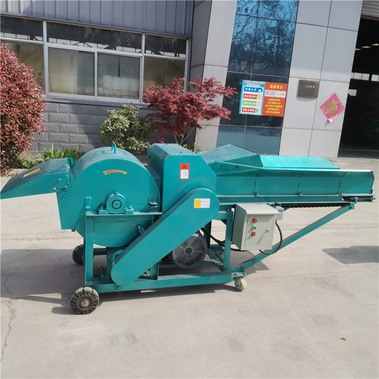 Breeding and silk kneading machine, cattle and sheep feed, grass cutting, silk kneading and crushing integrated machine can be used with a green storage and packaging machine