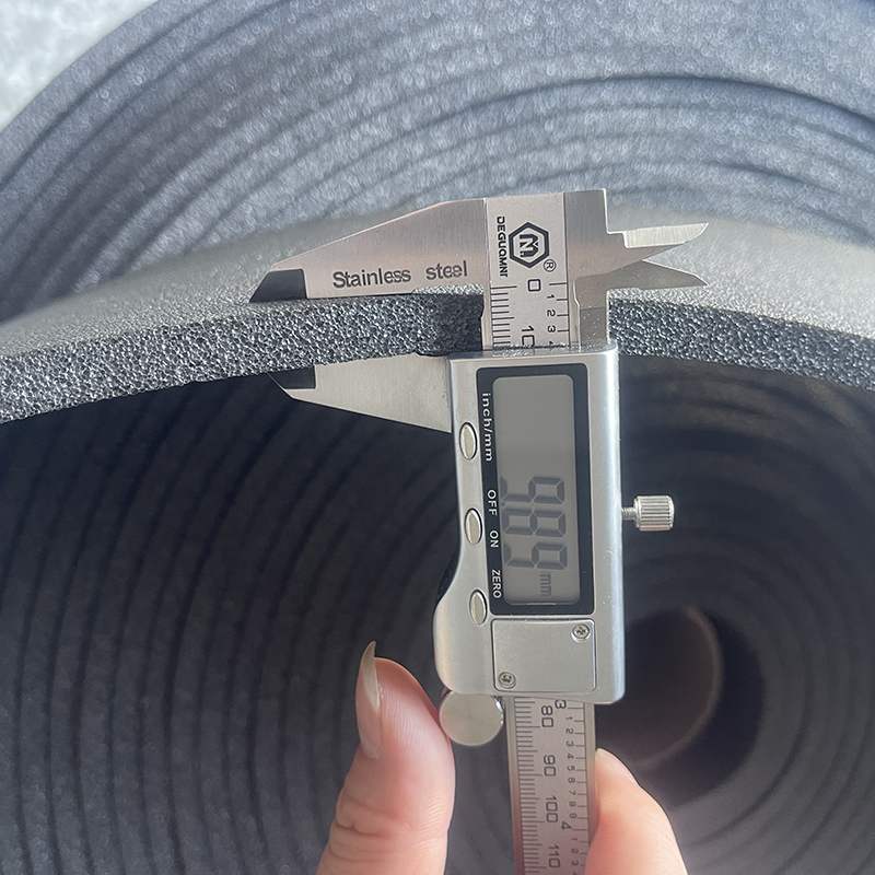 Spot 30 times XPE roll material, black soundproof and shock-absorbing foam, polyethylene, environmentally friendly XPE foam, waterproof and sealing material