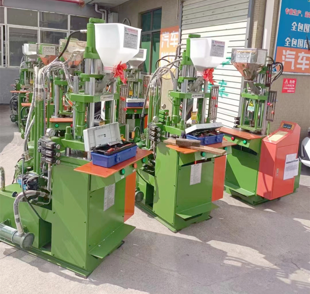 Sale of second-hand 90% new rapid mold closing praise 2.0 data wire vertical injection molding machine