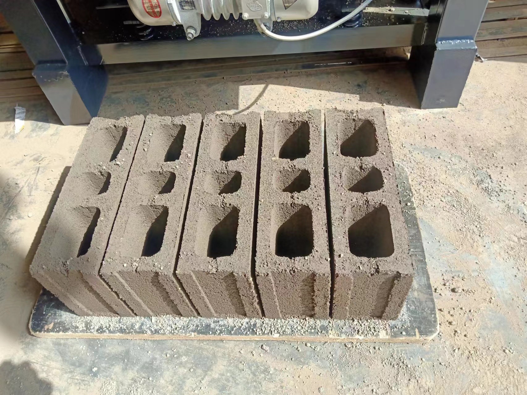 Cement hollow brick machine mold processing stirrup cushion block machine concrete pavement embossing product mold