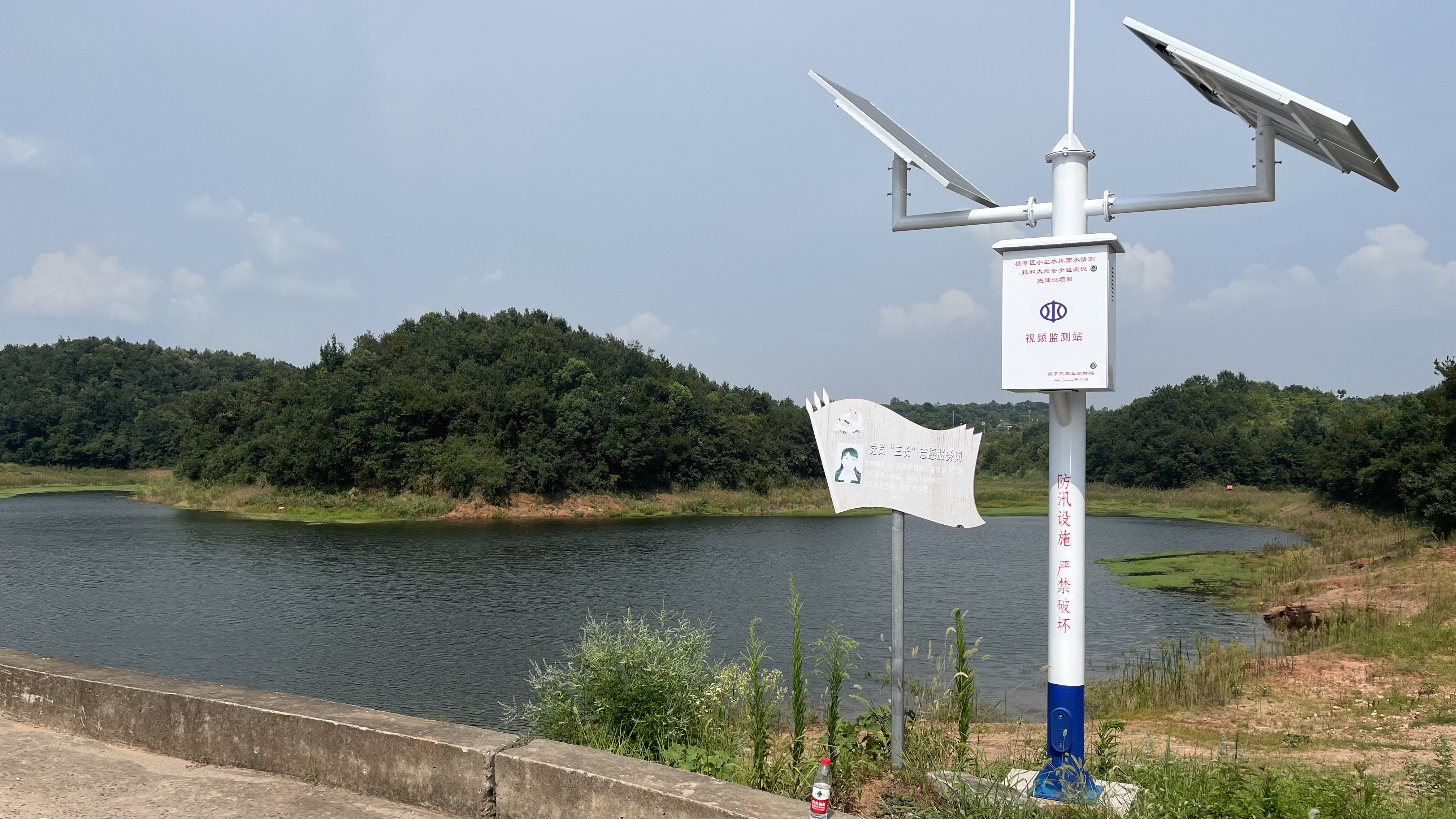 Water level measurement of Hehu Reservoir with bubble type water level gauge, self-developed, precise, stable, and long service life