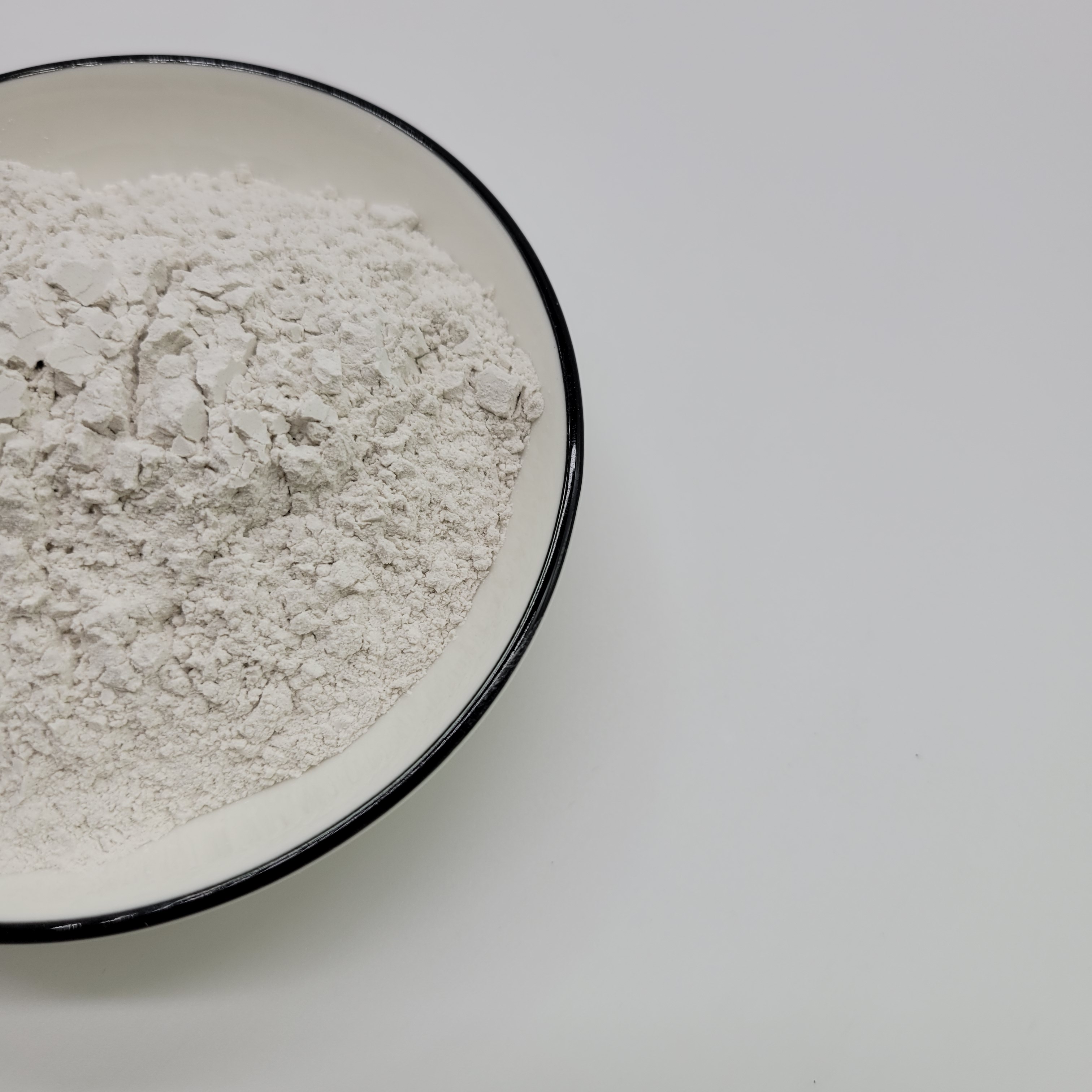 The factory supplies organic bentonite activated carbon, magnesium aluminum silicate for Yeontan, with good viscosity and structure