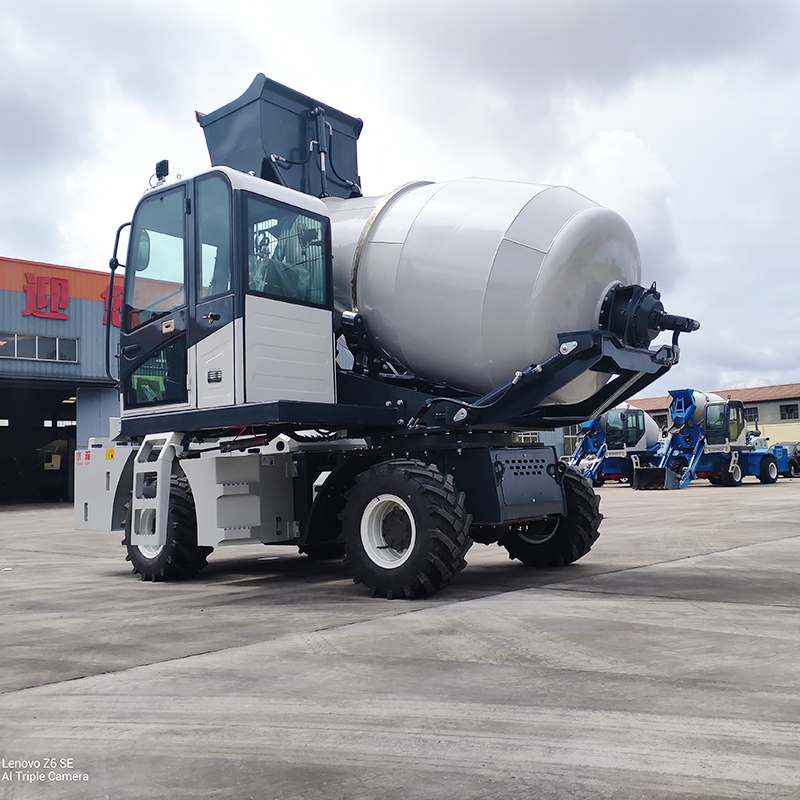 Small and medium-sized multi-function Concrete mixer cement tanker construction site available