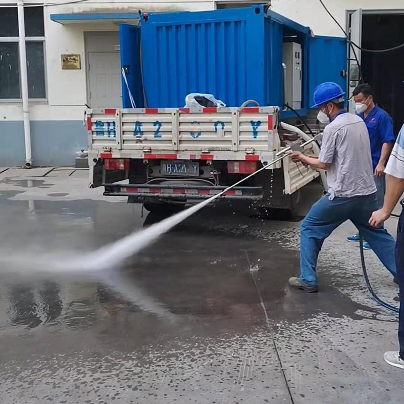 New high-pressure cleaning machine, water sandblasting paint remover, oil tank industrial rust remover equipment supply