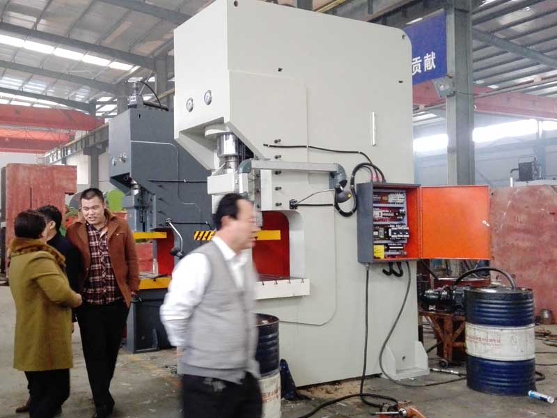 Weili Heavy Industry 100 ton open type CNC Hydraulic press Steel plate punching press Metal plate punching machine