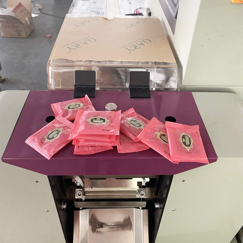 Black sugar packaging machine, brown sugar block, hard sugar bagging mechanism, material tray, candy pillow type automatic packaging machine