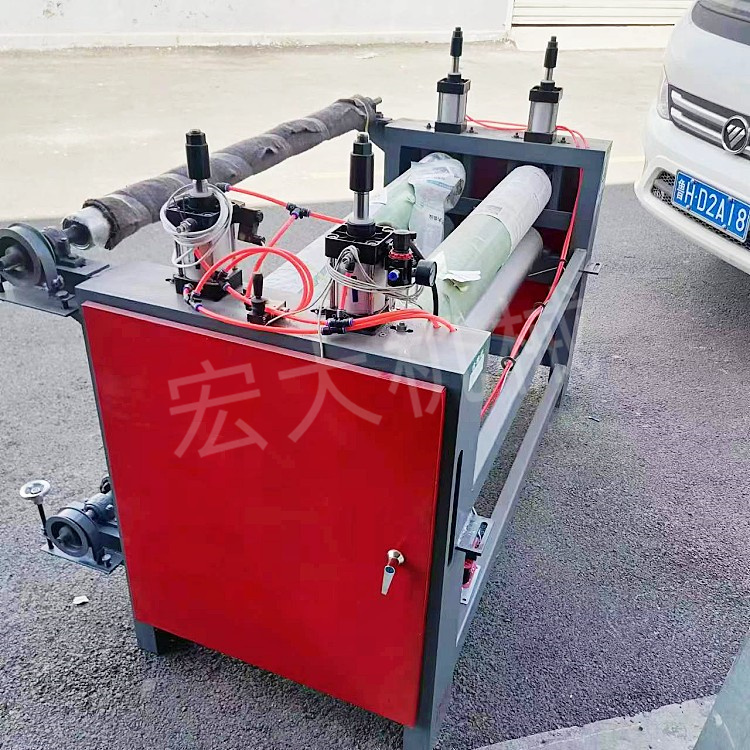 Woodworking single-sided gluing machine with adhesive roller that can open wire and increase the amount of glue applied. Wood board, calcium silicate board, gypsum board, roller coating