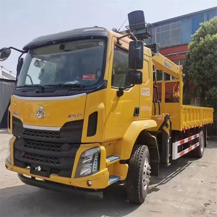 Guoliu Liuqi Chenglong Single Bridge Truck mounted Crane XCMG 10 tons, 8 tons, and 5 section boom crane with an arm length of 18.2 meters