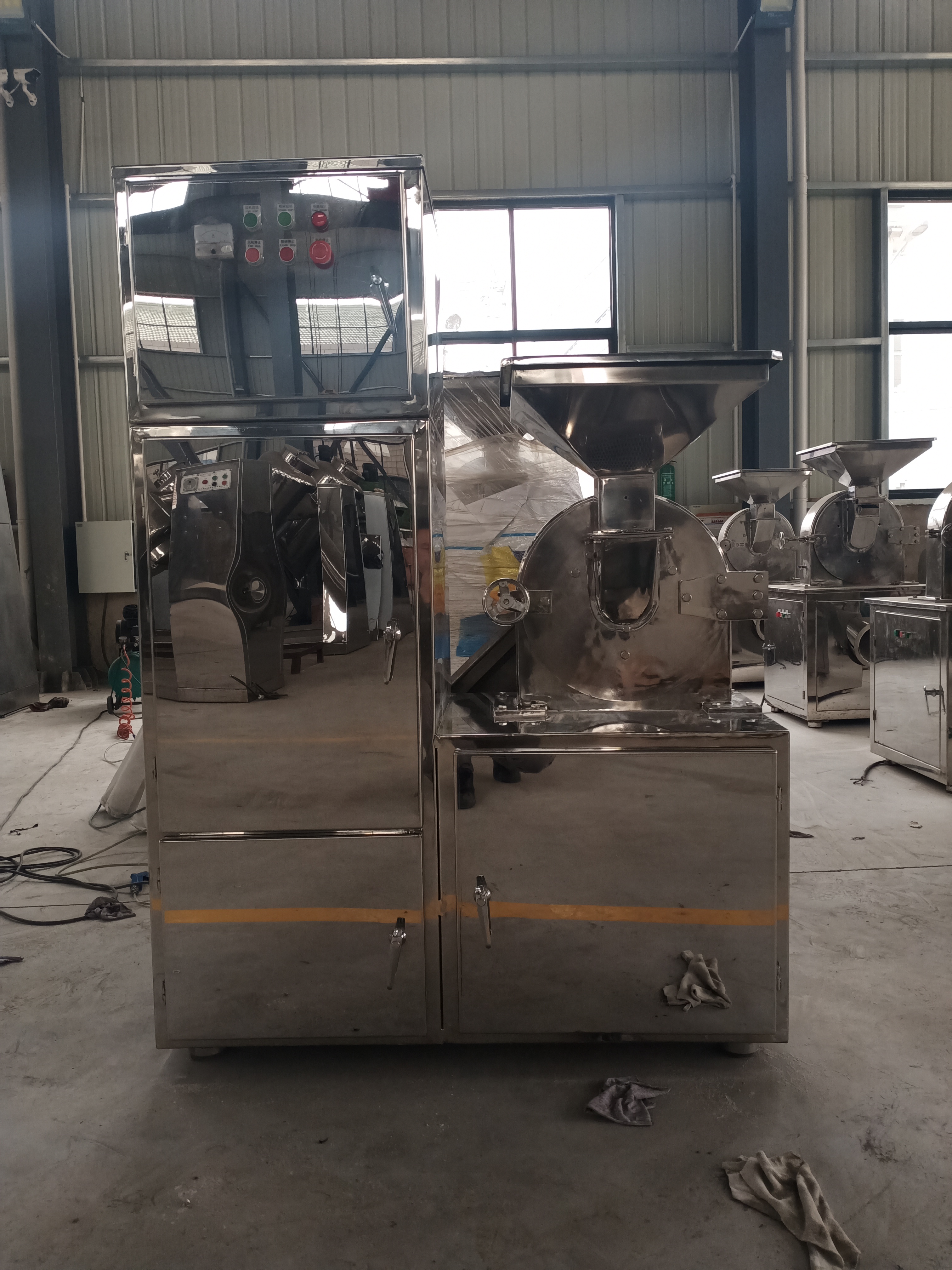 Universal Crusher Chinese Herbal Medicine Ultrafine Grinding Machine Toothed Disc Crushing Equipment Welcome to Huiheng Machinery