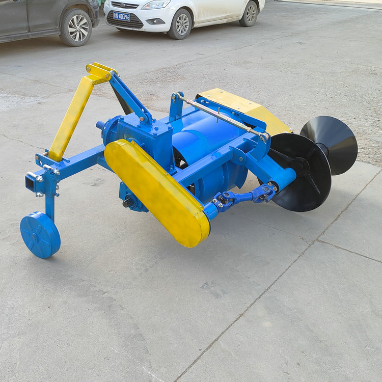 Single sided ridge building machine for paddy field terraces, farmland ridge building machine, tractor with ridge repair machine