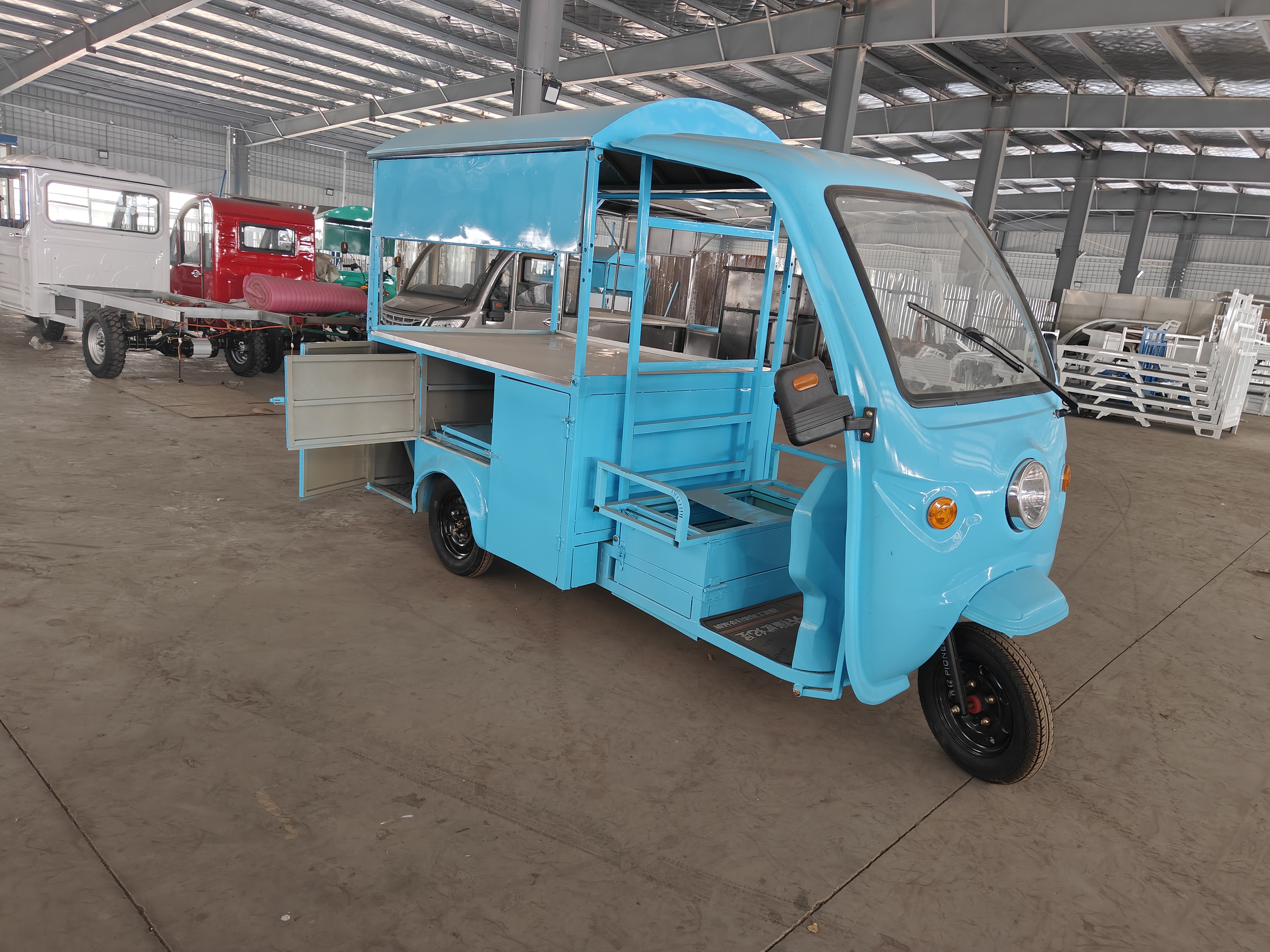 Electric three wheel multifunctional dining car stall with rack car, mobile food stall, snack car manufacturer supply